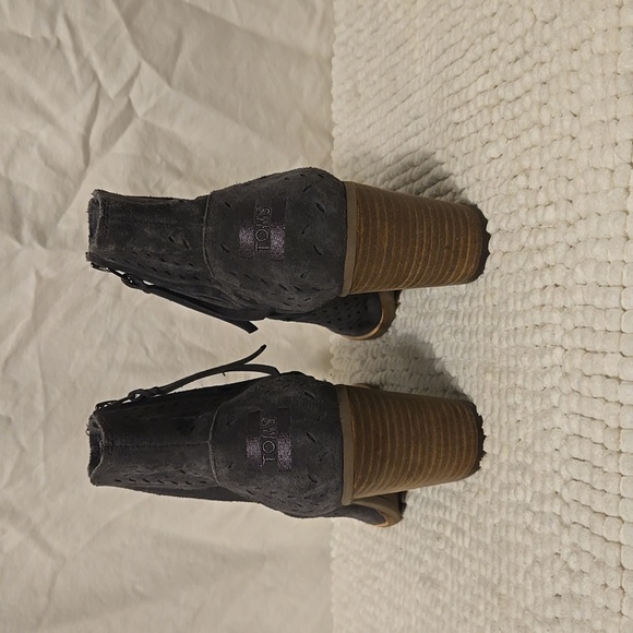 TOMS Majorca Floral Embossed Blue/Gray Peep-Toe - Picture 3 of 9